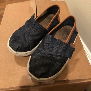 Toddler toms shoes size 8